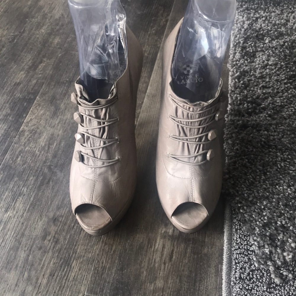 Shoes - Picture 3 of 6